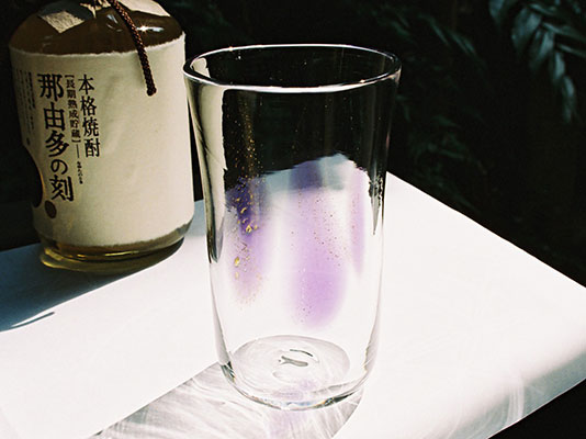 金箔と紫が美しい焼酎グラス