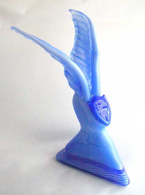 ブルーの翼のガラストロフィー